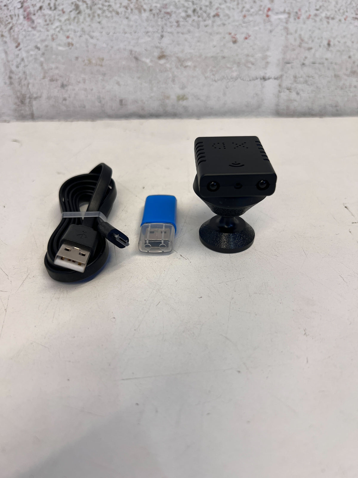 Compact HD Camera with Accessories - Excellent Condition - 2ndhandwarehouse.com