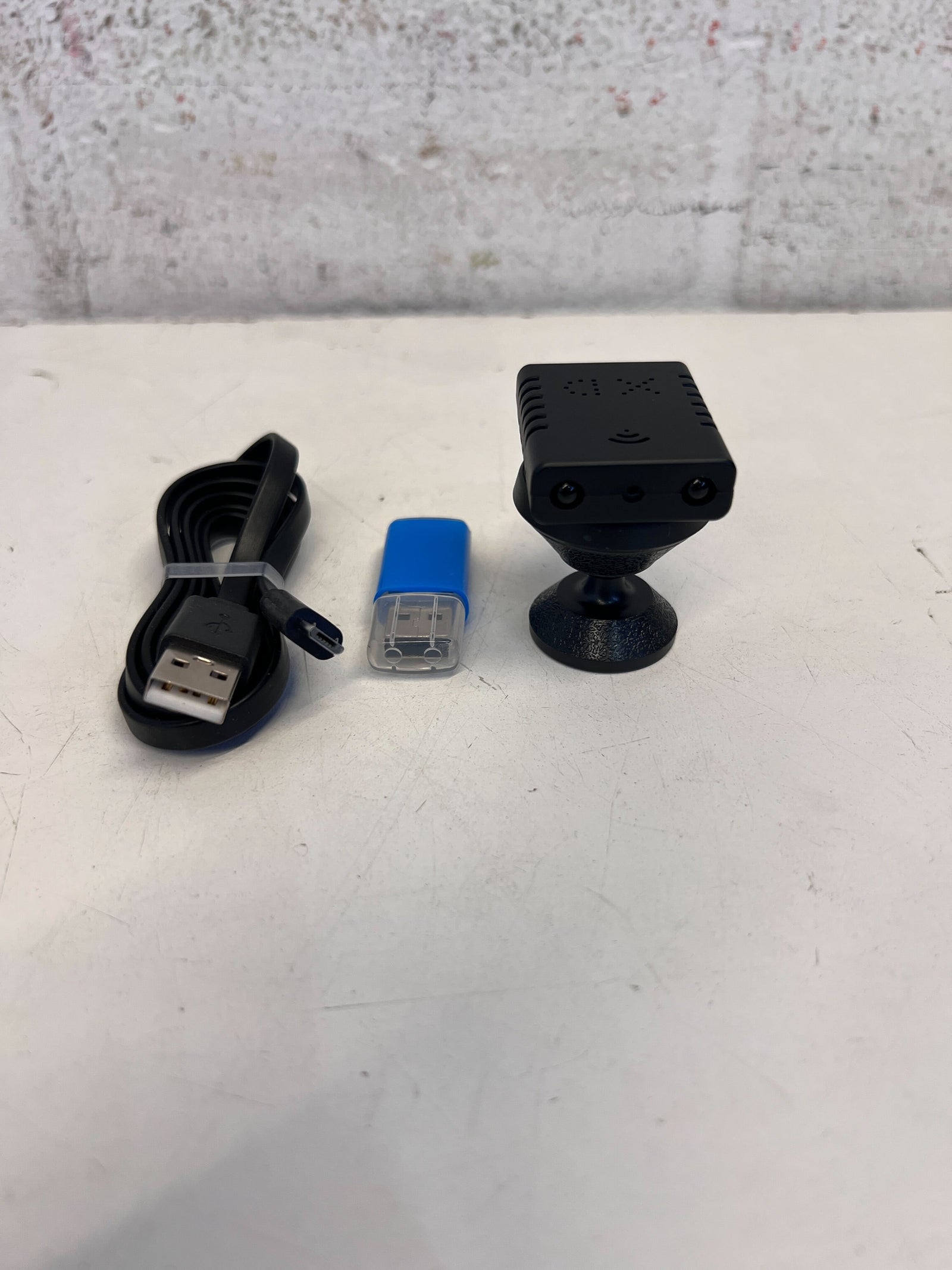 Compact HD Camera with Accessories - Excellent Condition - 2ndhandwarehouse.com
