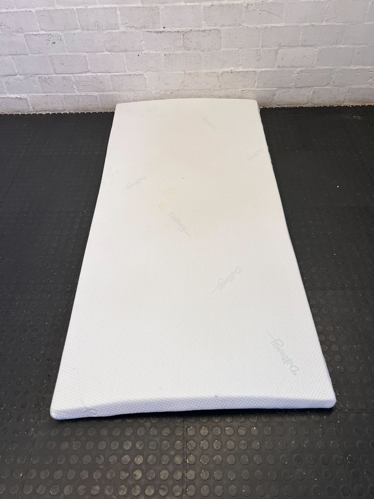 Cozy White Single Mattress Topper - Pre-Loved Comfort 90 by 190