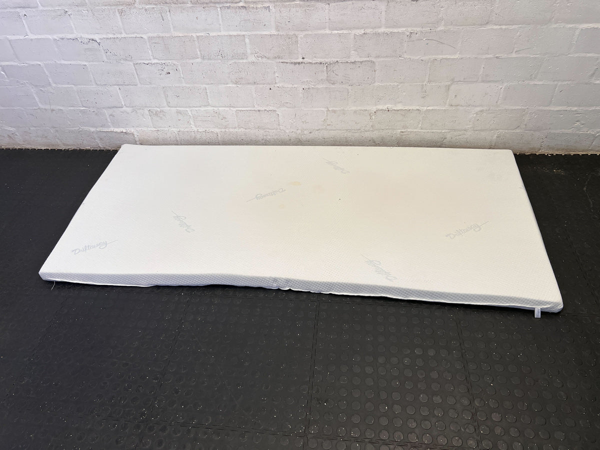 Cozy White Single Mattress Topper - Pre-Loved Comfort 90 by 190