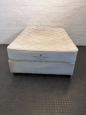 Queen-Sized Ortho Quilt Mattress - Comfortable & Supportive, Slightly Used