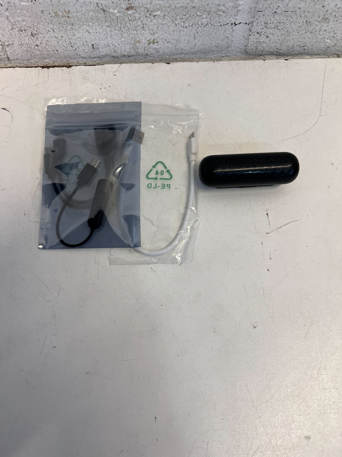 Wireless Bluetooth Speaker - Sleek Black Carbon Fiber Design - 2ndhandwarehouse.com