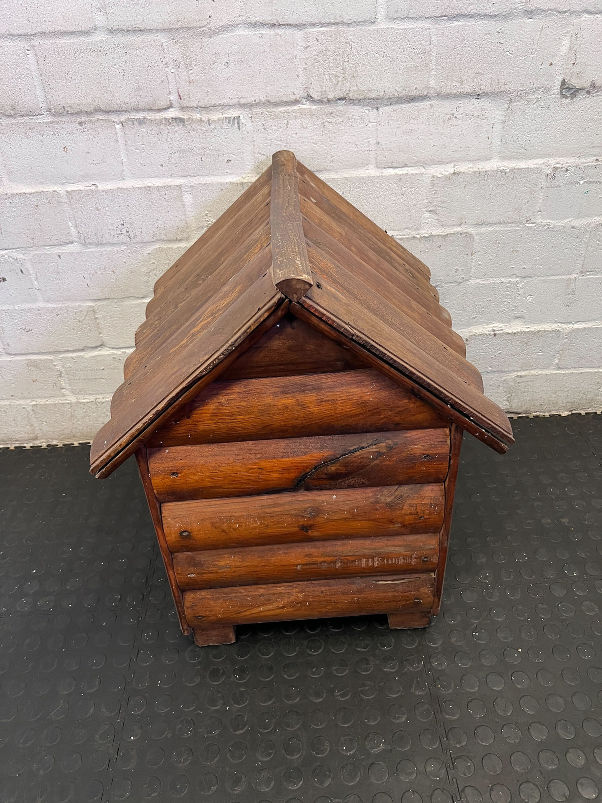 Rustic Log Cabin Style Wooden Dog House