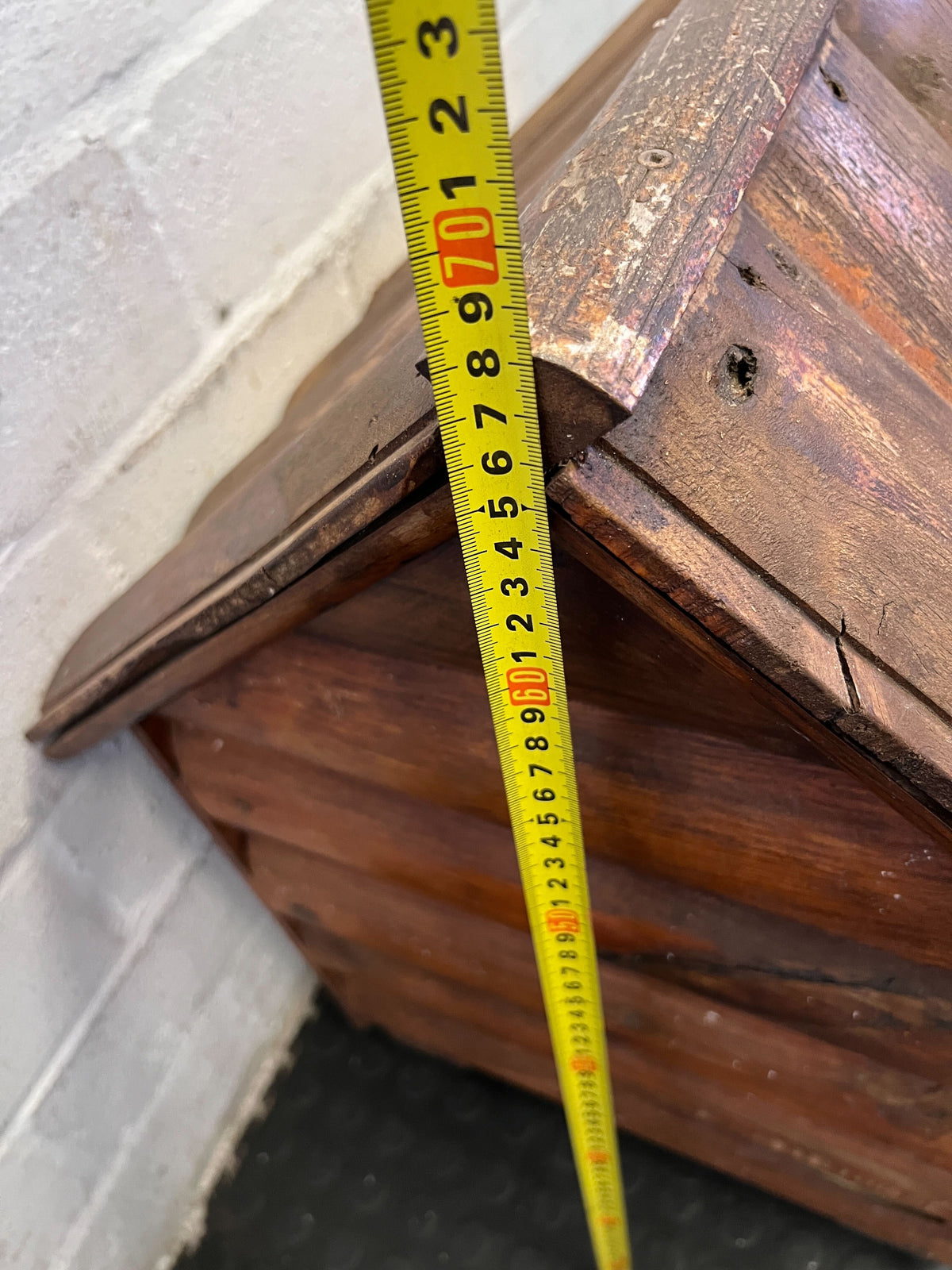 Rustic Log Cabin Style Wooden Dog House