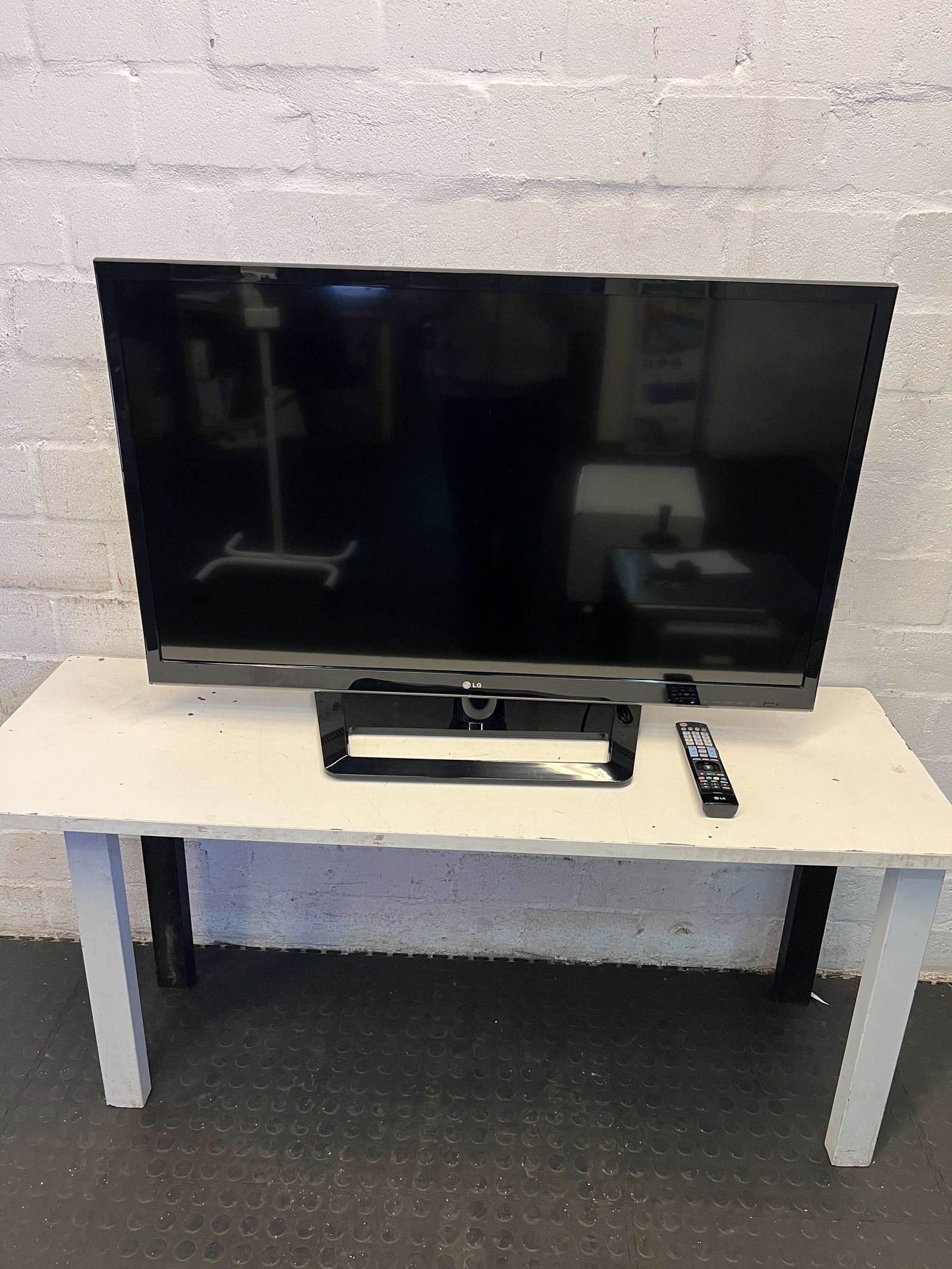 LG 42-Inch Black LED TV with Remote – Great Condition