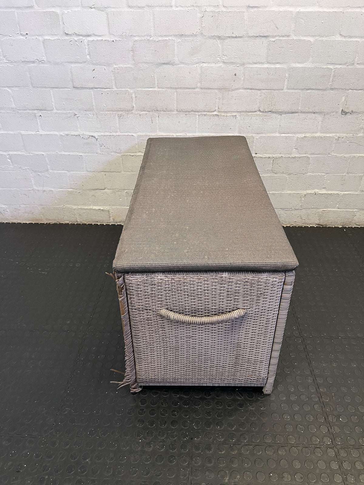 Charming Woven Storage Bench with Cushioned Top ✨