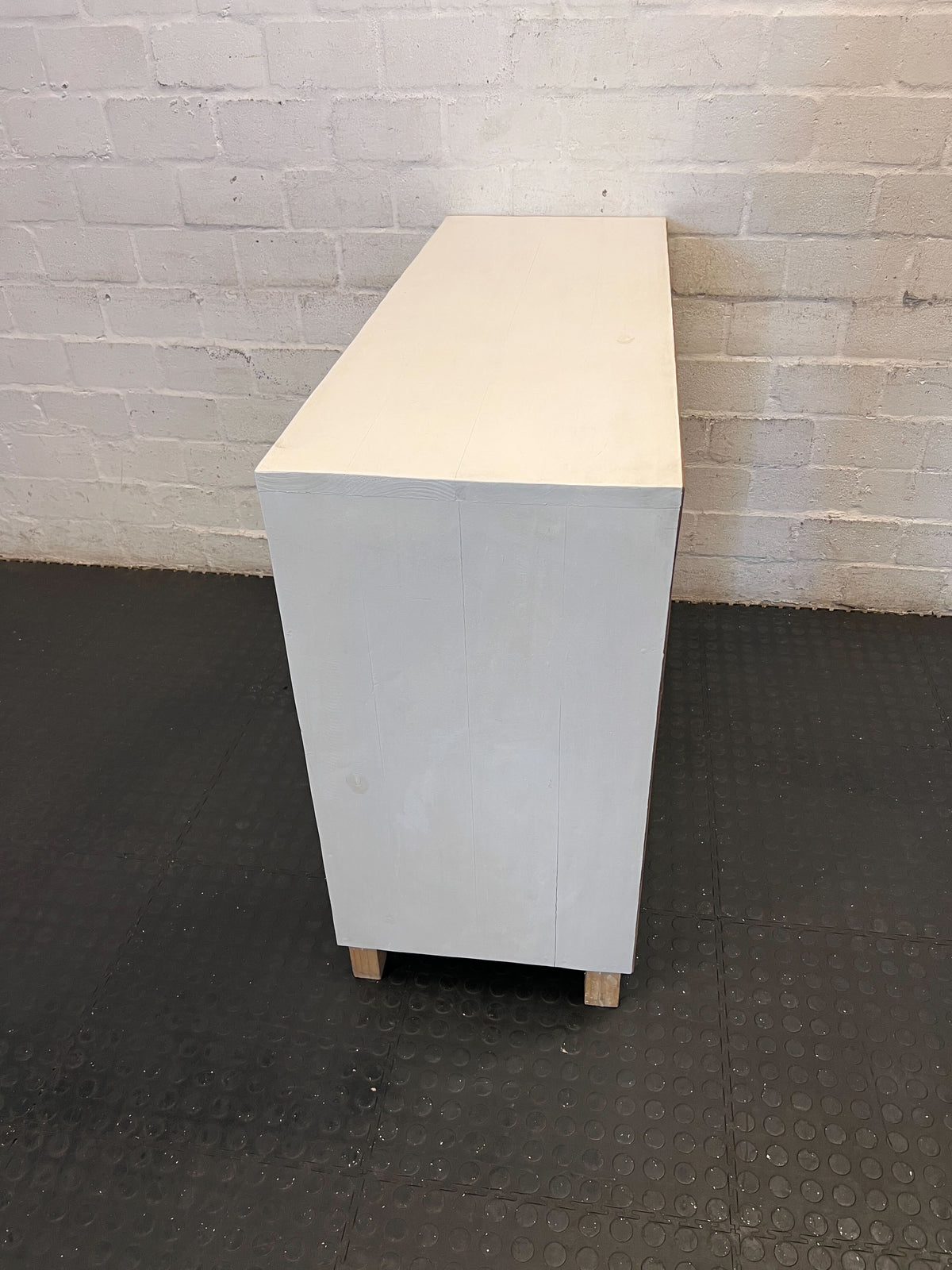 Chic White & Natural Wood Chest of Drawers - It just need to be cleaned - 2ndhandwarehouse.com