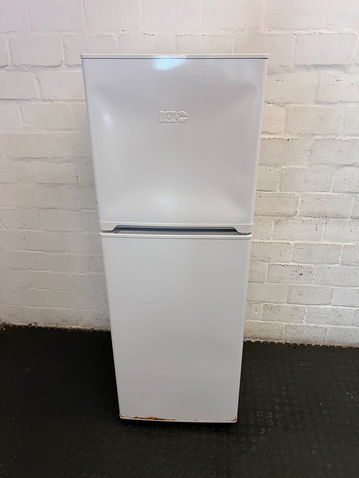 KIC Compact White Fridge Freezer - Ideal for Small Spaces! - 2ndhandwarehouse.com