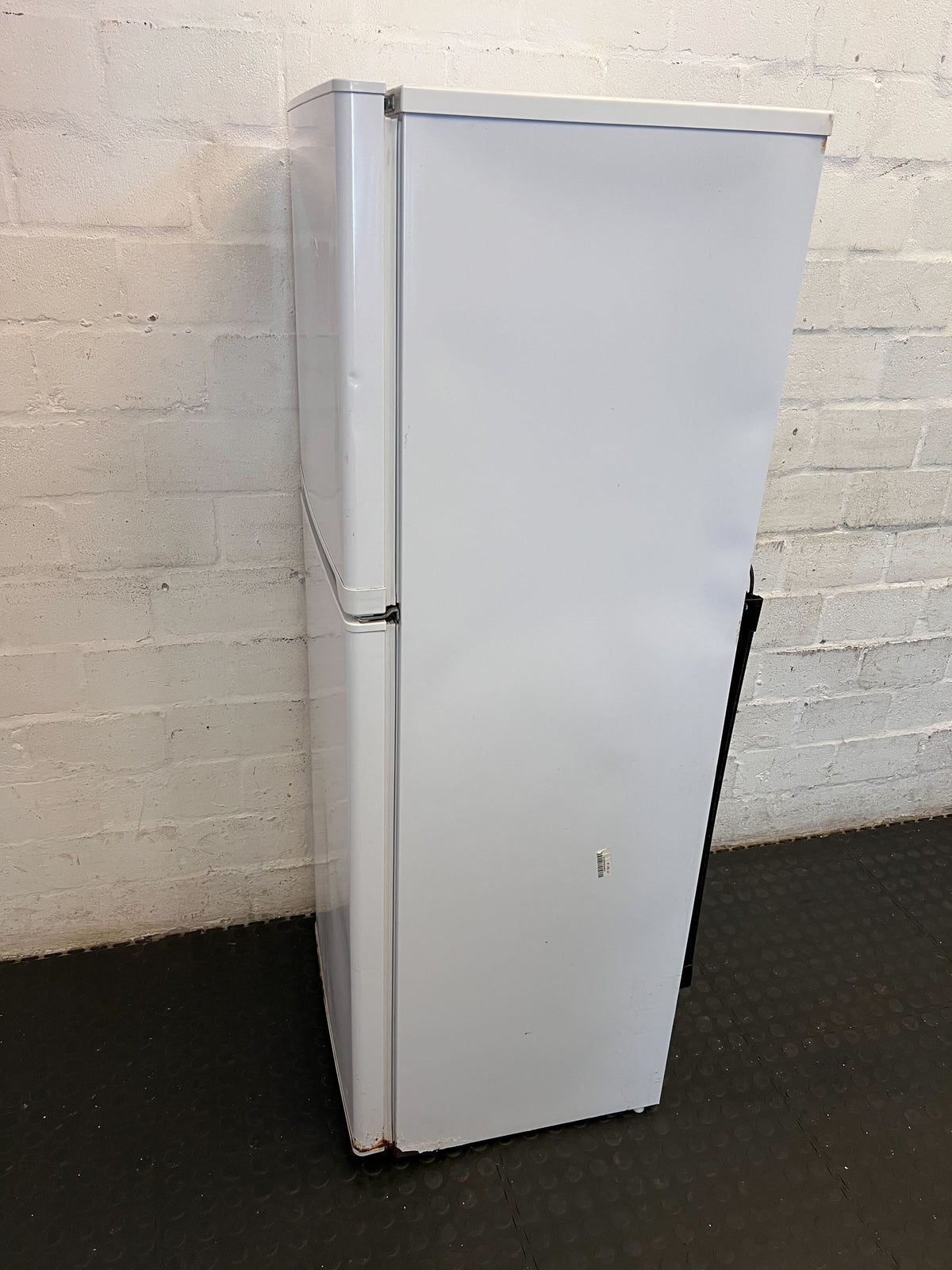 KIC Compact White Fridge Freezer - Ideal for Small Spaces! - 2ndhandwarehouse.com