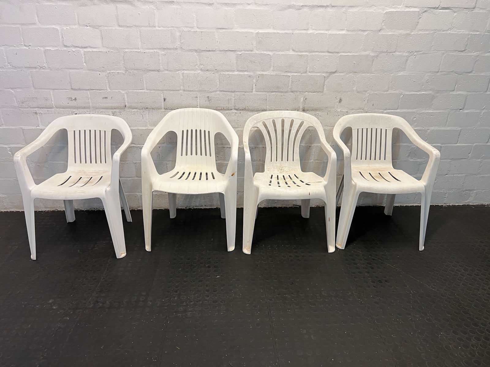 Durable White Plastic Chair – Lightweight, Outdoor Friendly, Minor Wear