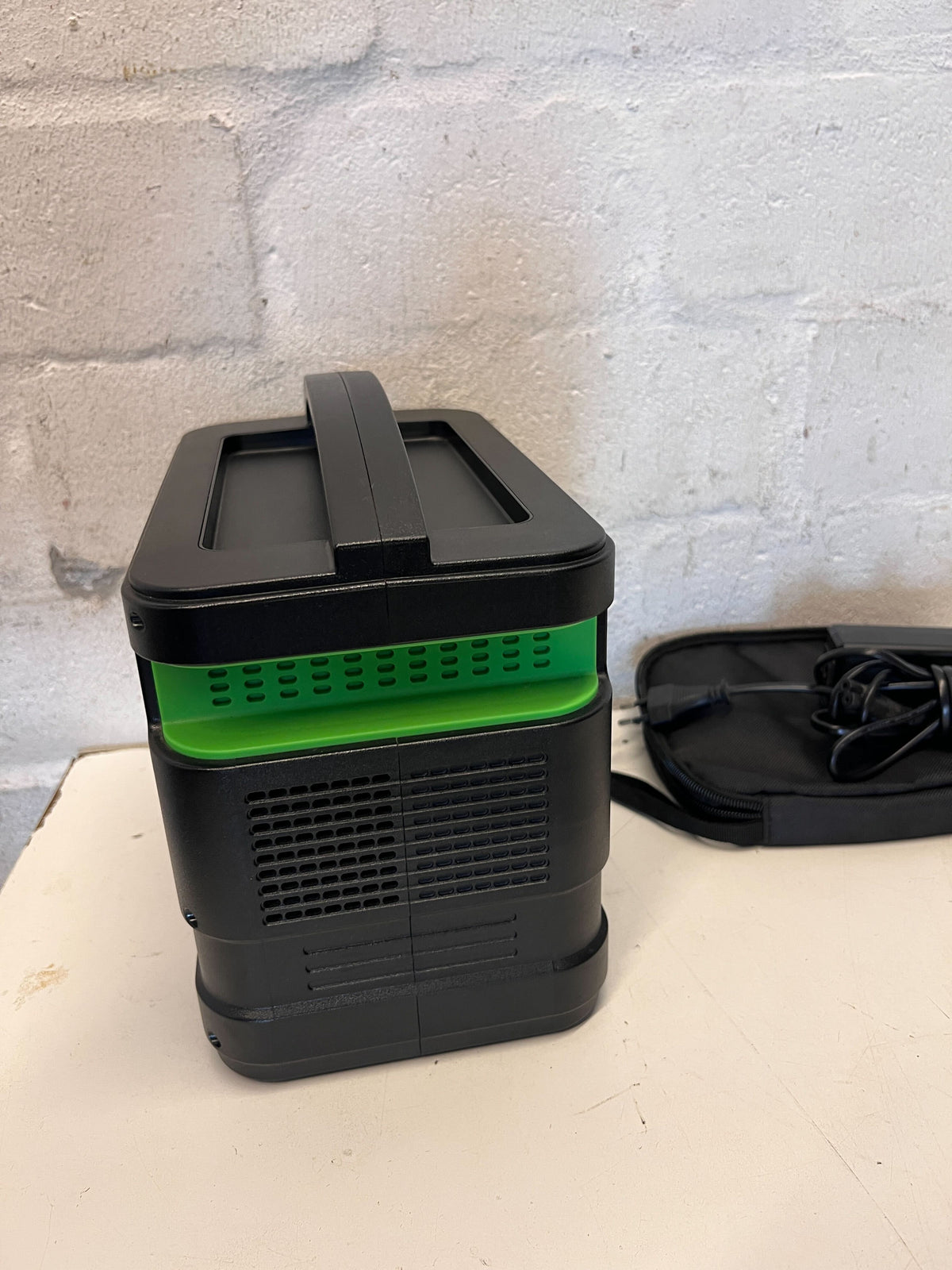 Portable power station  -Gizzu Portable Power Station - Go Anywhere Power Backup - 2ndhandwarehouse.com