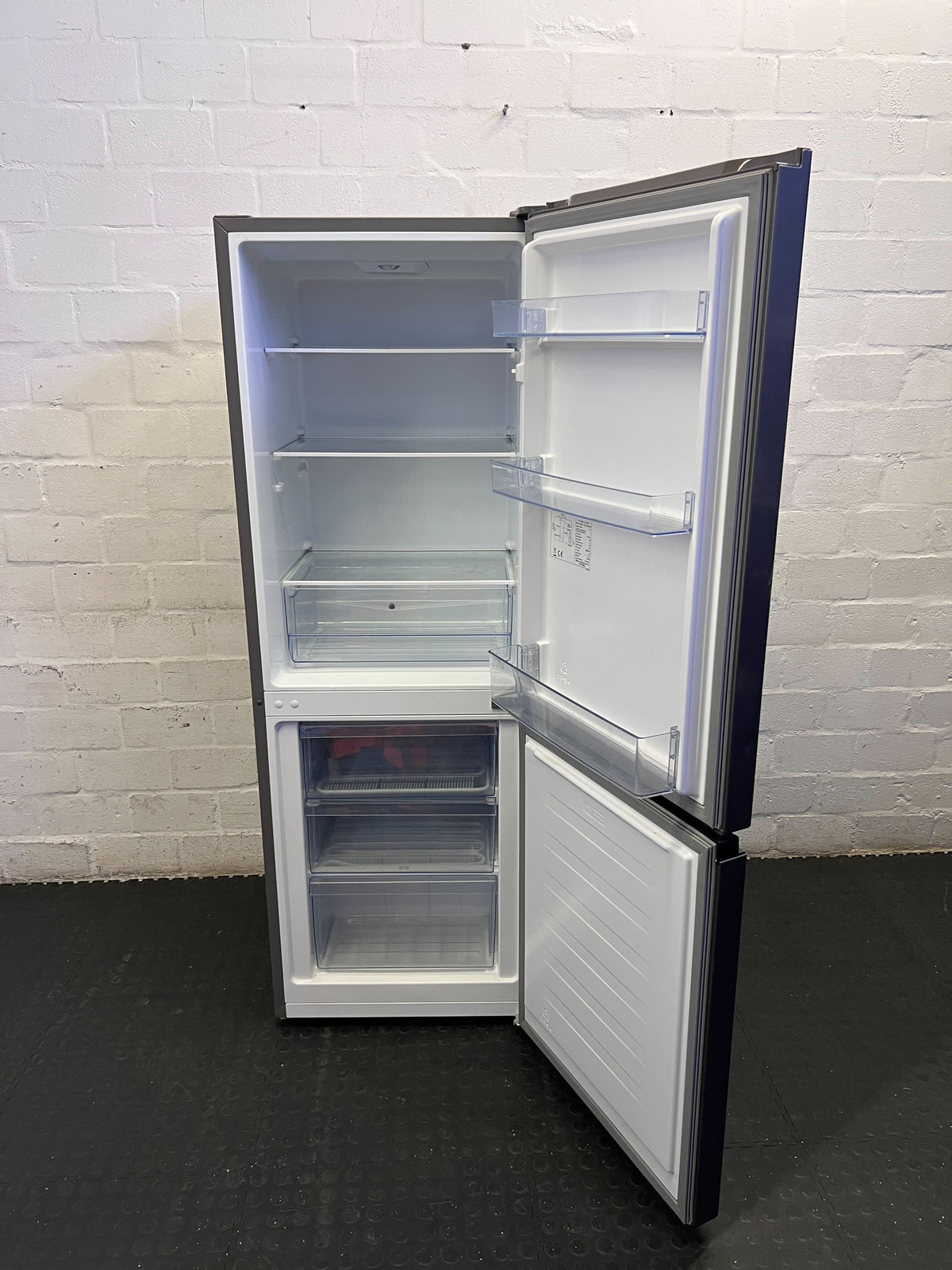 Hisense Dark Grey Fridge Freezer - Reliable & Modern Cooling