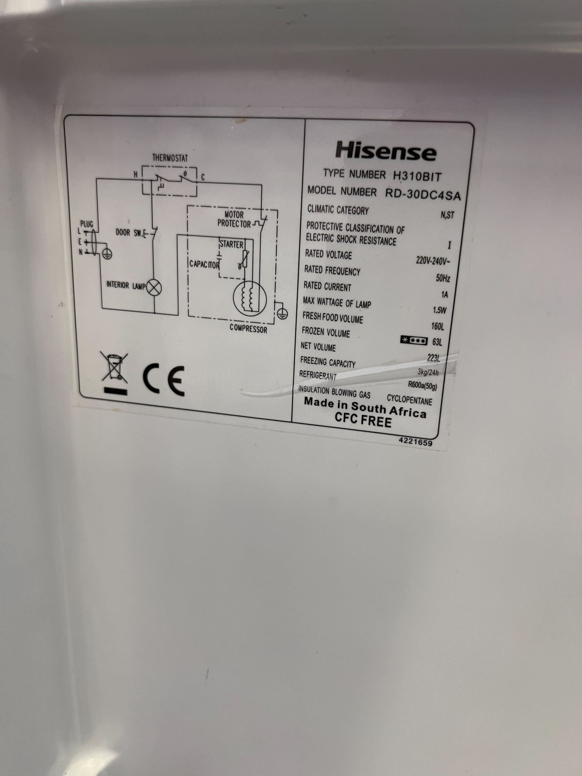 Hisense Dark Grey Fridge Freezer - Reliable & Modern Cooling