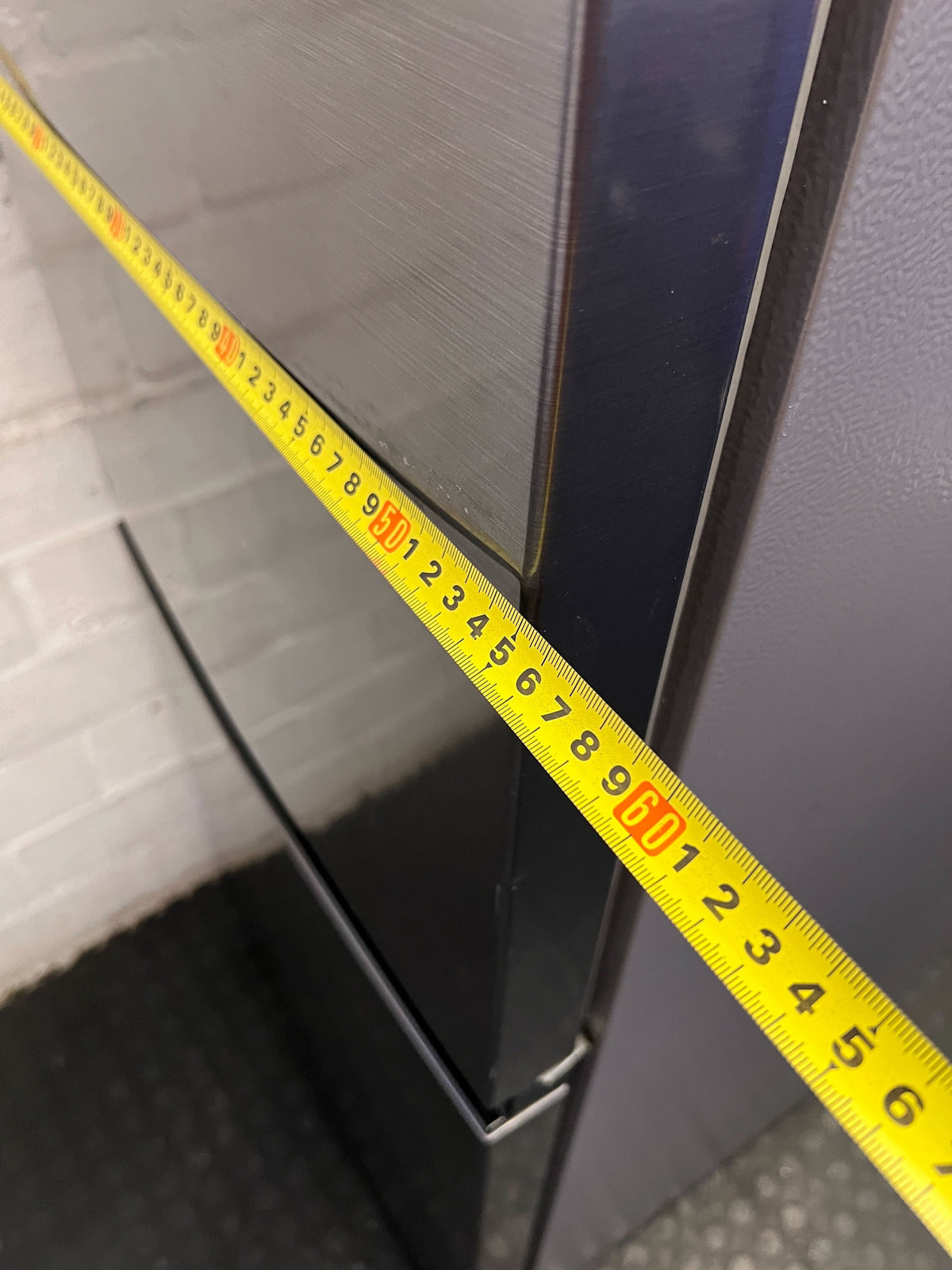 Hisense Dark Grey Fridge Freezer - Reliable & Modern Cooling