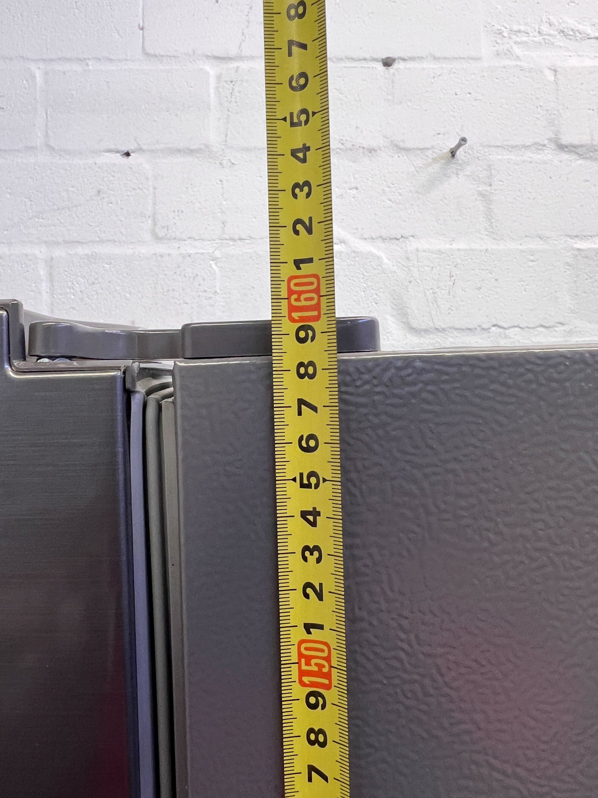 Hisense Dark Grey Fridge Freezer - Reliable & Modern Cooling