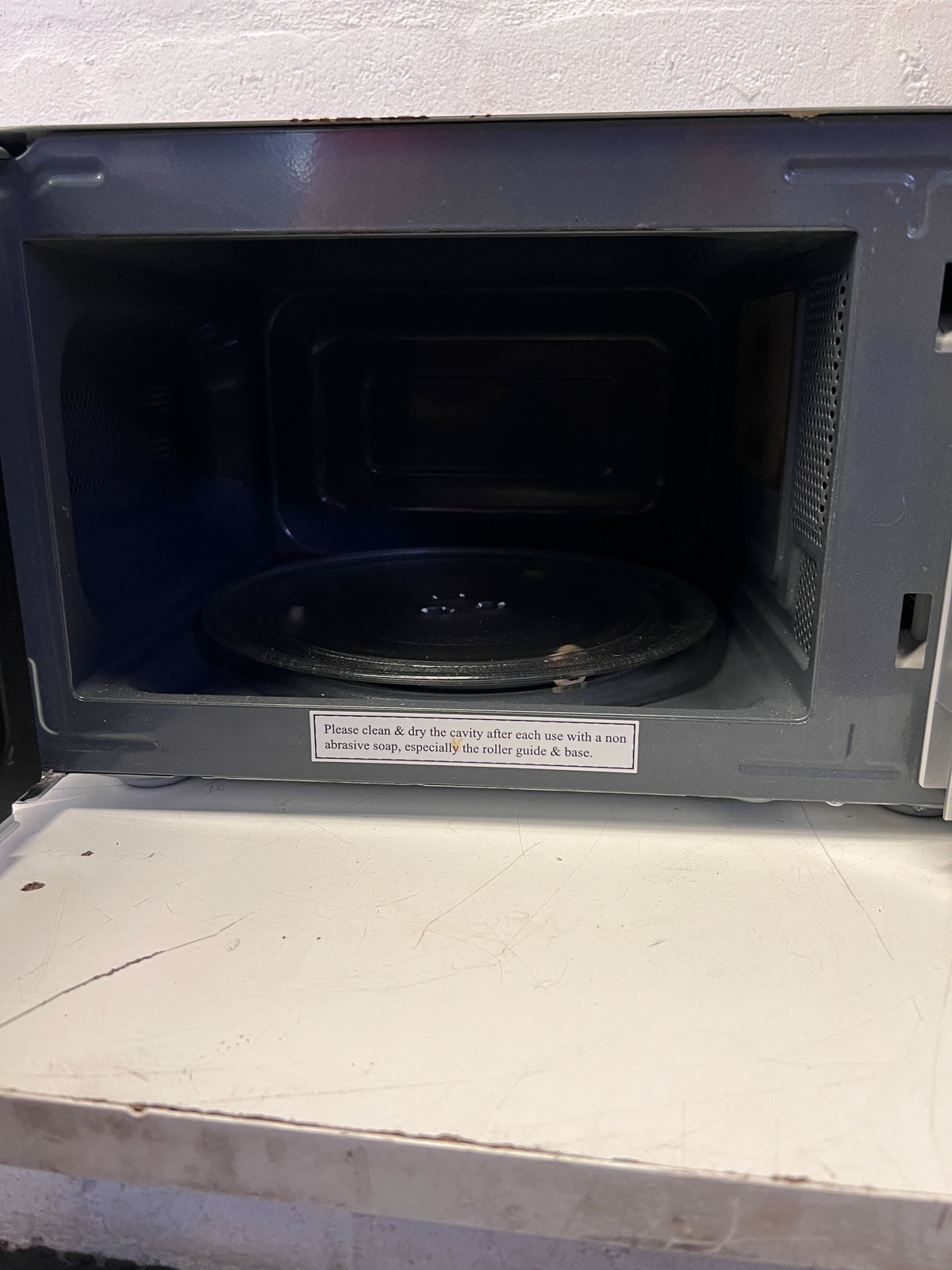 Compact Silver Microwave Oven - Quick Meals Made Easy! ✨