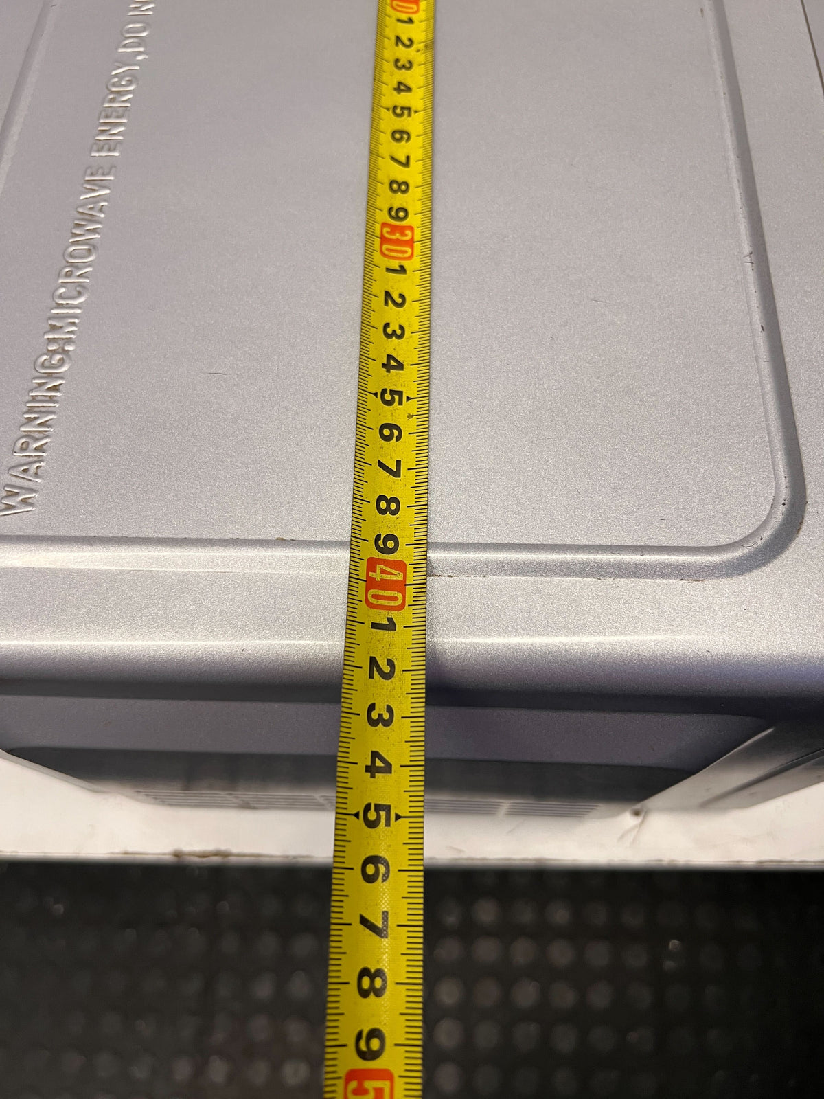 Compact Silver Microwave Oven - Quick Meals Made Easy! ✨