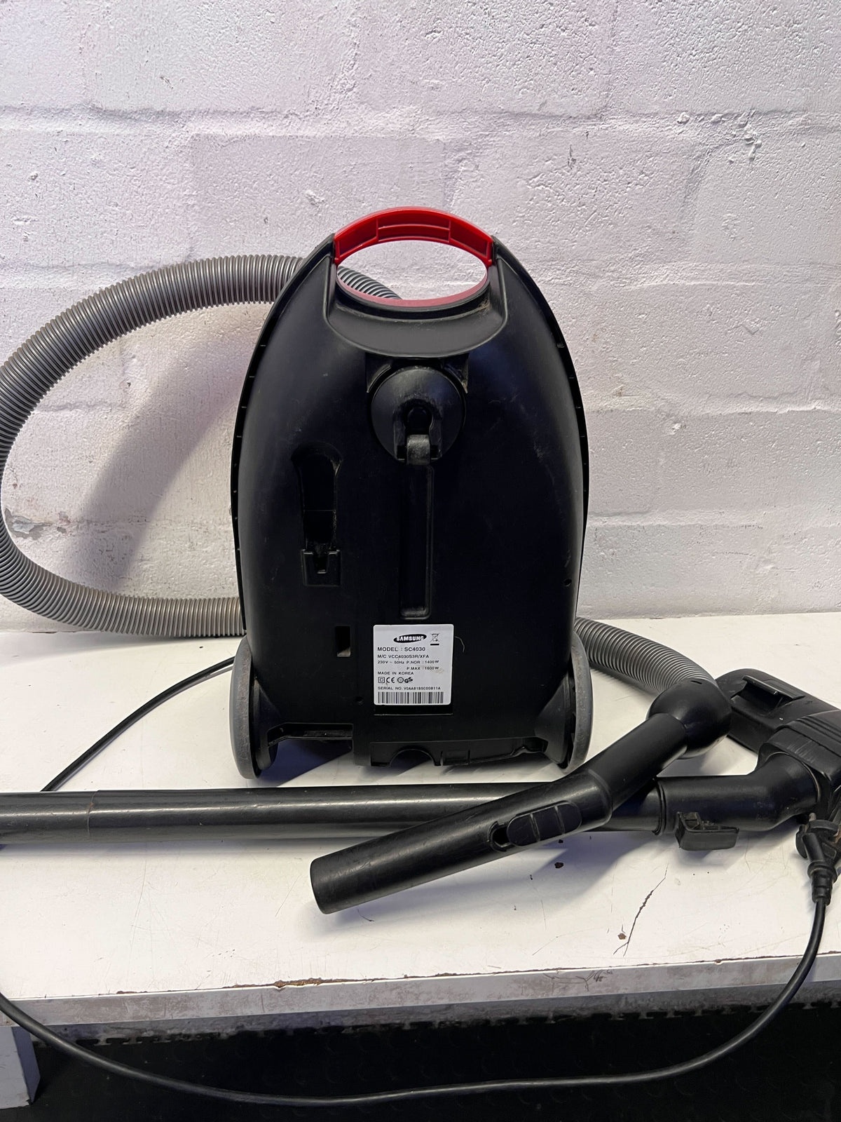 Samsung 1600W Red Vacuum Cleaner