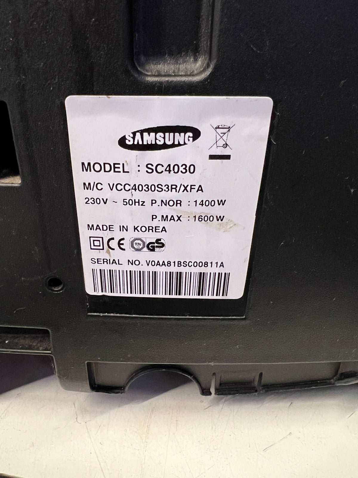 Samsung 1600W Red Vacuum Cleaner