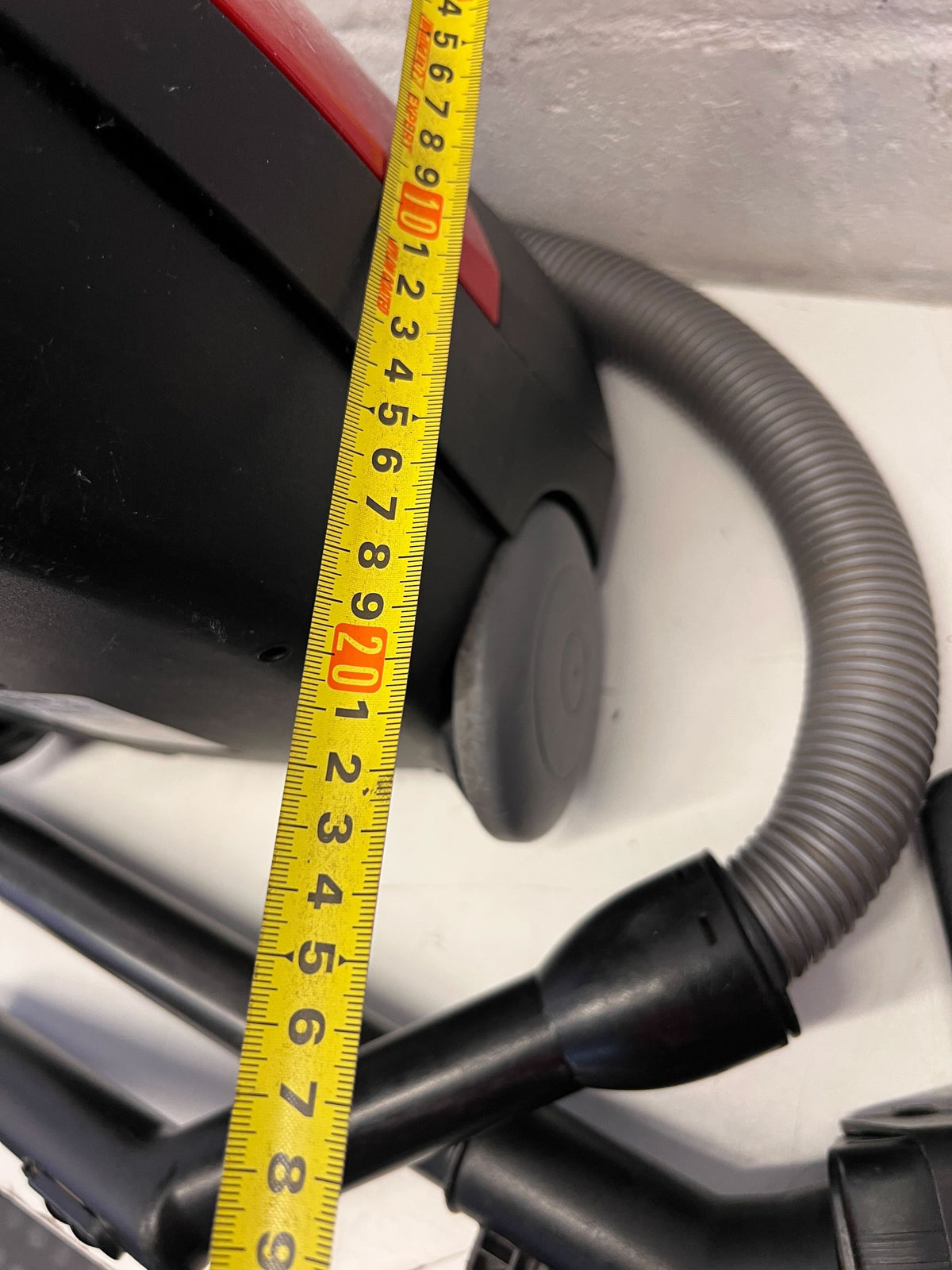 Samsung 1600W Red Vacuum Cleaner