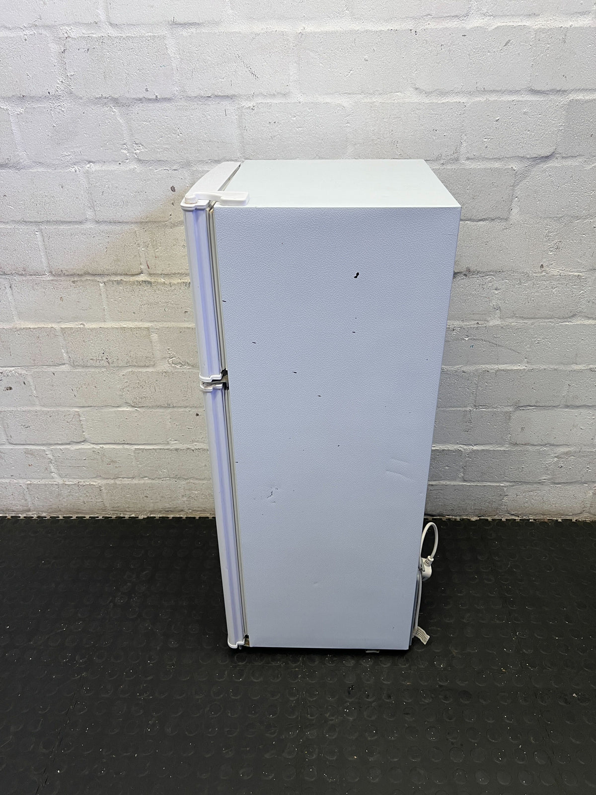 Goldair White Top Freezer Fridge - Compact & Efficient
