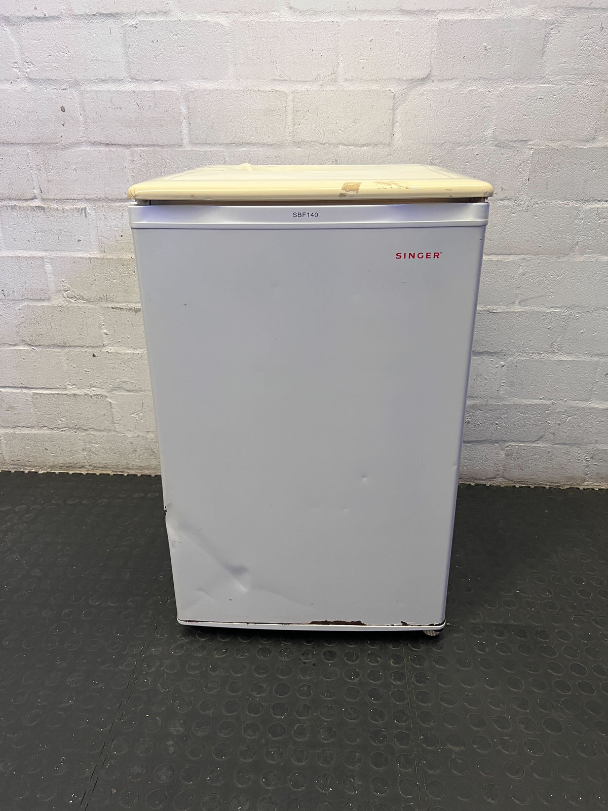 Compact Singer SBF140 White Freezer