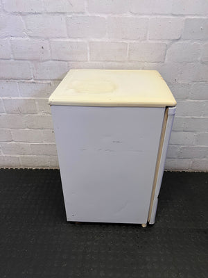 Compact Singer SBF140 White Freezer