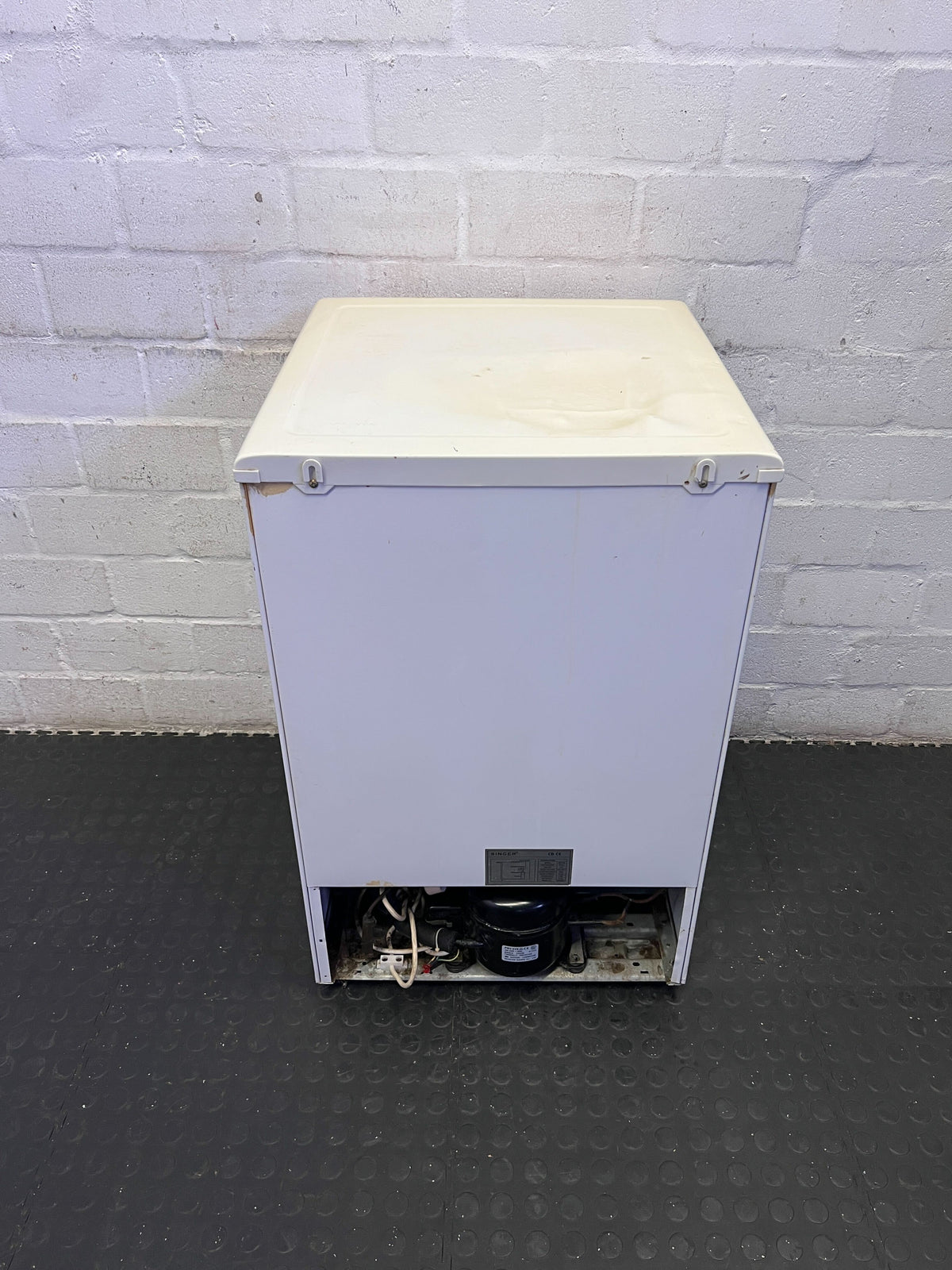 Compact Singer SBF140 White Freezer