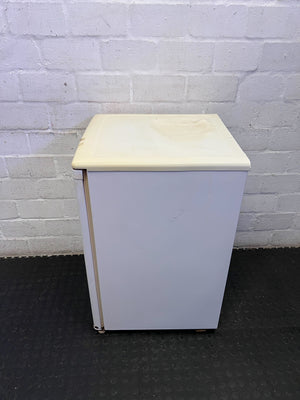 Compact Singer SBF140 White Freezer
