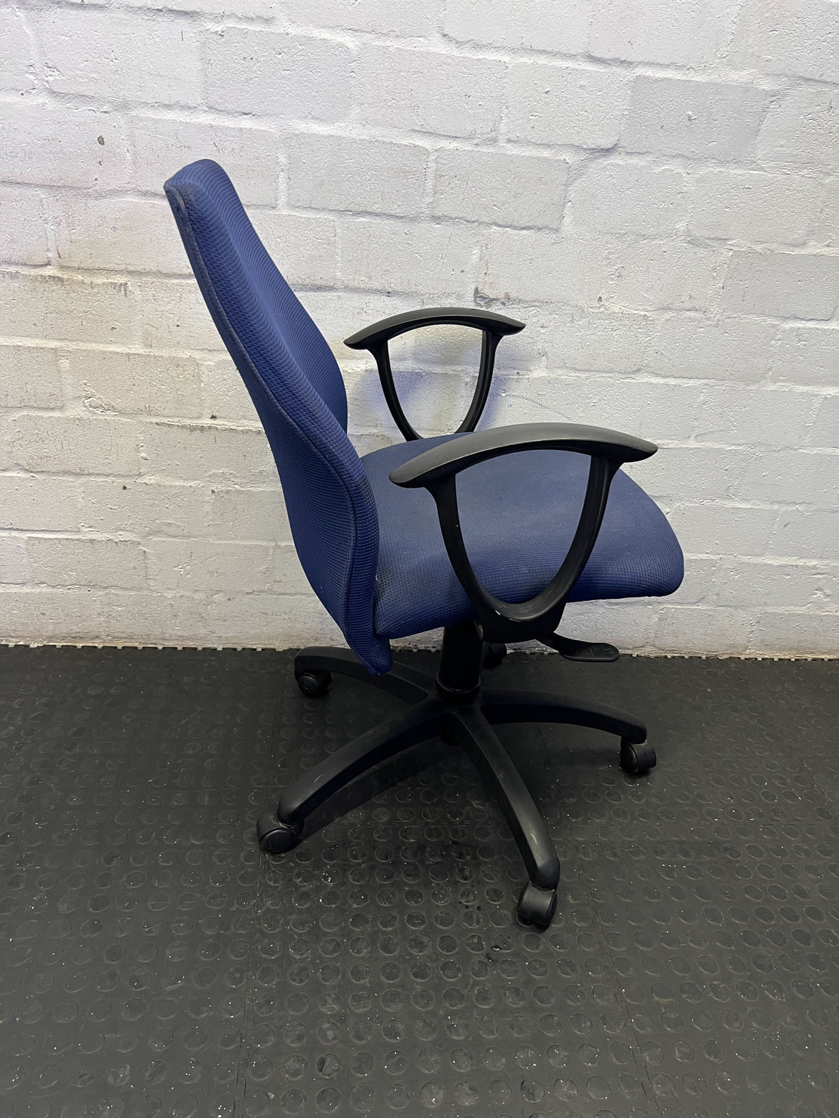 Comfortable Blue Swivel Office Chair