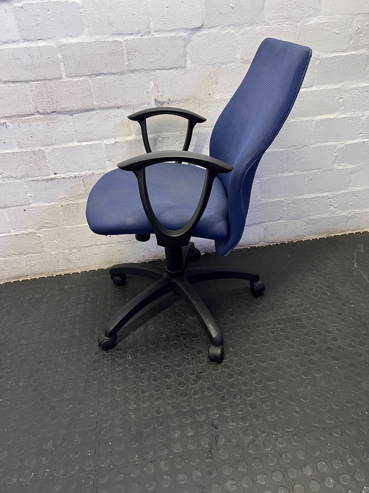 Comfortable Blue Swivel Office Chair