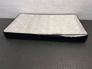 Comfortable 3/4 Mattress with Unique Design - Rip on side