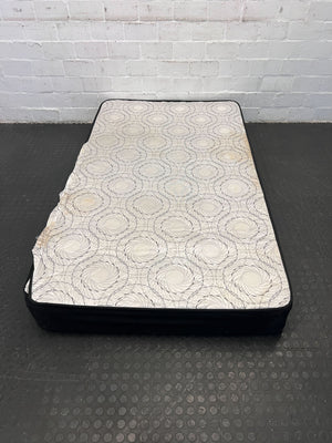 Comfortable 3/4 Mattress with Unique Design - Rip on side