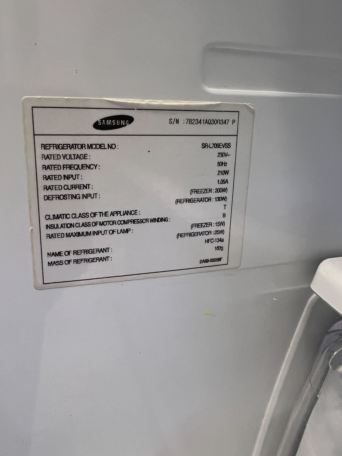 Sleek Samsung Bottom Freezer Fridge - Water Dispenser Included