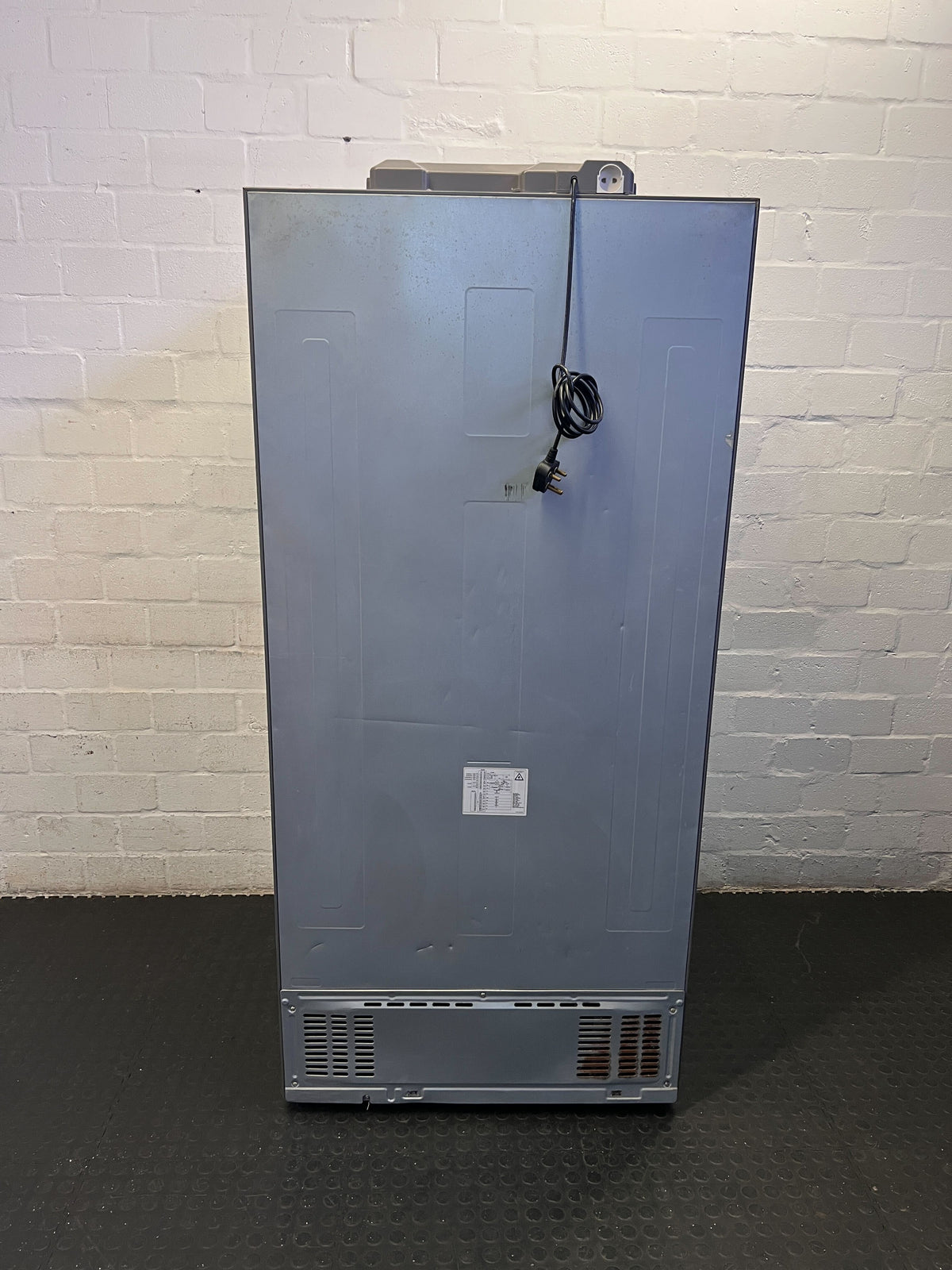 Sleek Samsung Bottom Freezer Fridge - Water Dispenser Included