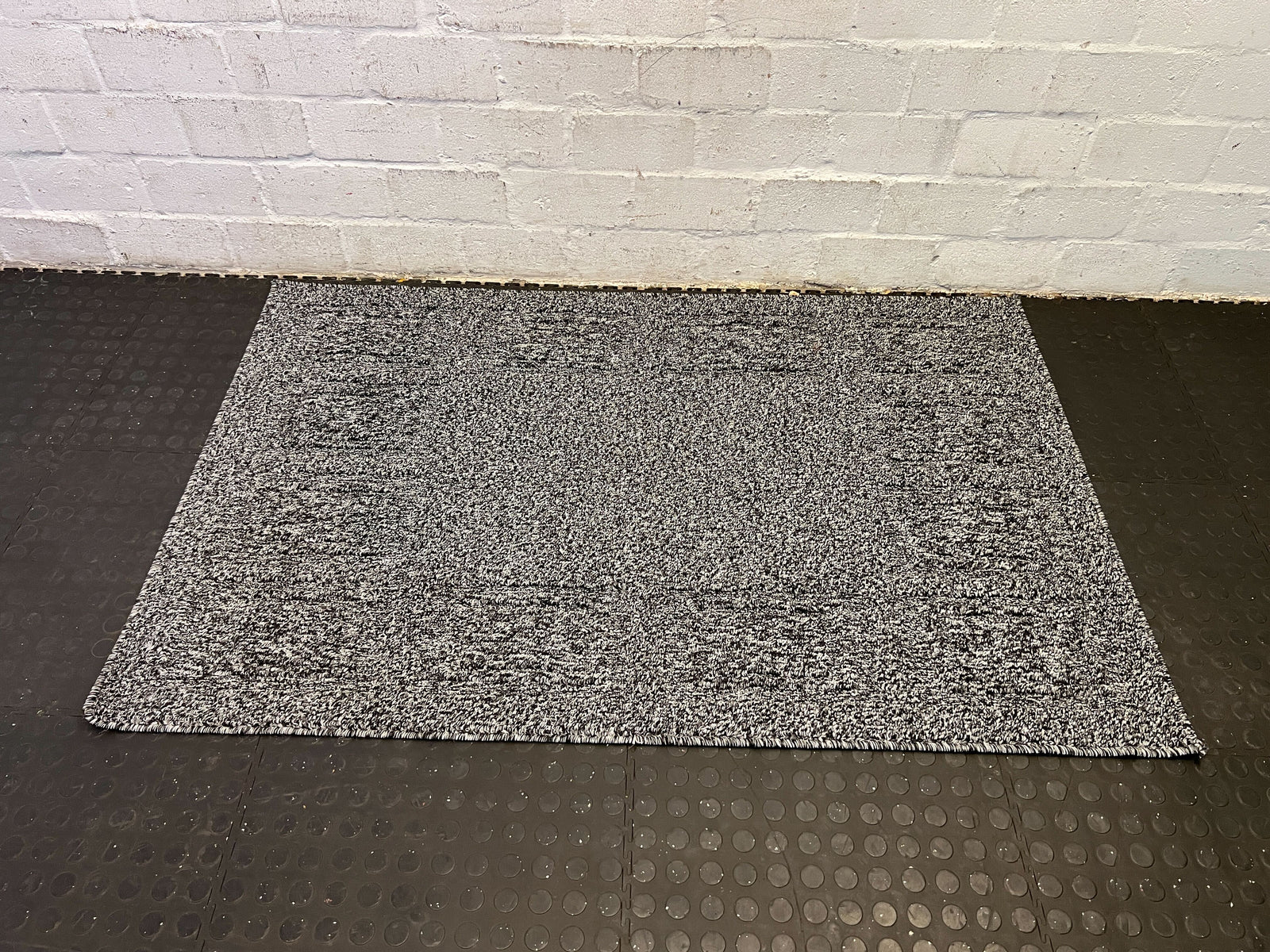 Soft Grey Textured Area Rug - Stylish & Cozy Living Space Accent
