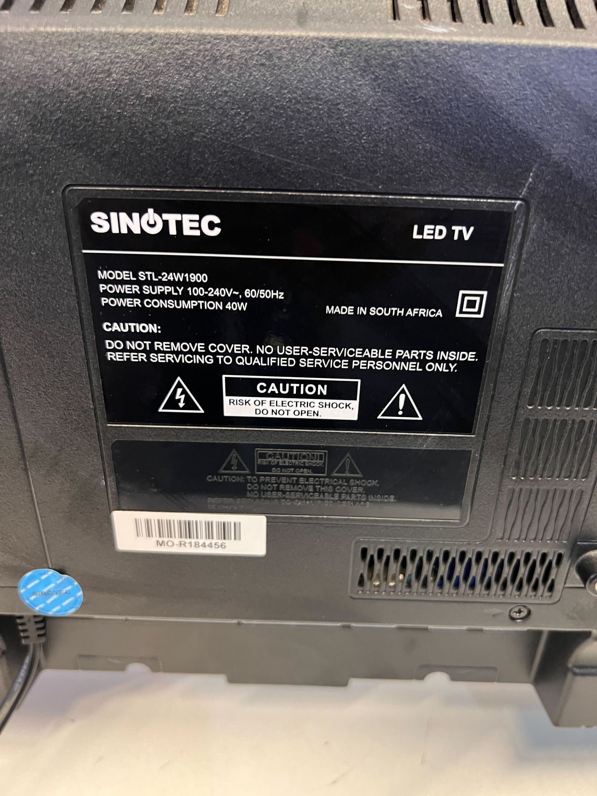 SinoTec 32" LED TV - Modern Black Display with Minor Scratches - PRICE DROP