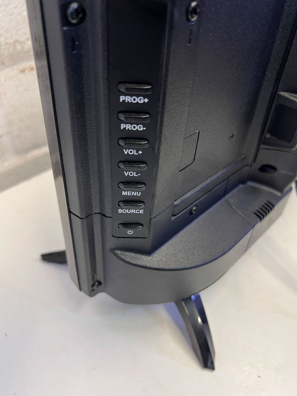 SinoTec 32" LED TV - Modern Black Display with Minor Scratches - PRICE DROP