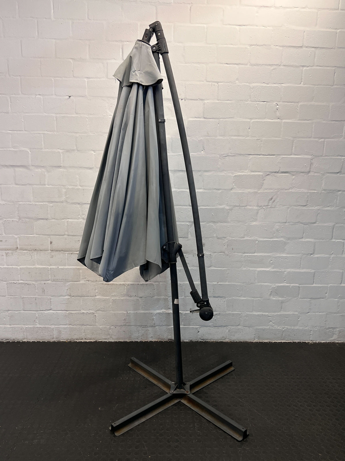 Large 3m Black Patio Umbrella with Sturdy Base – Outdoor Shade - 2ndhandwarehouse.com