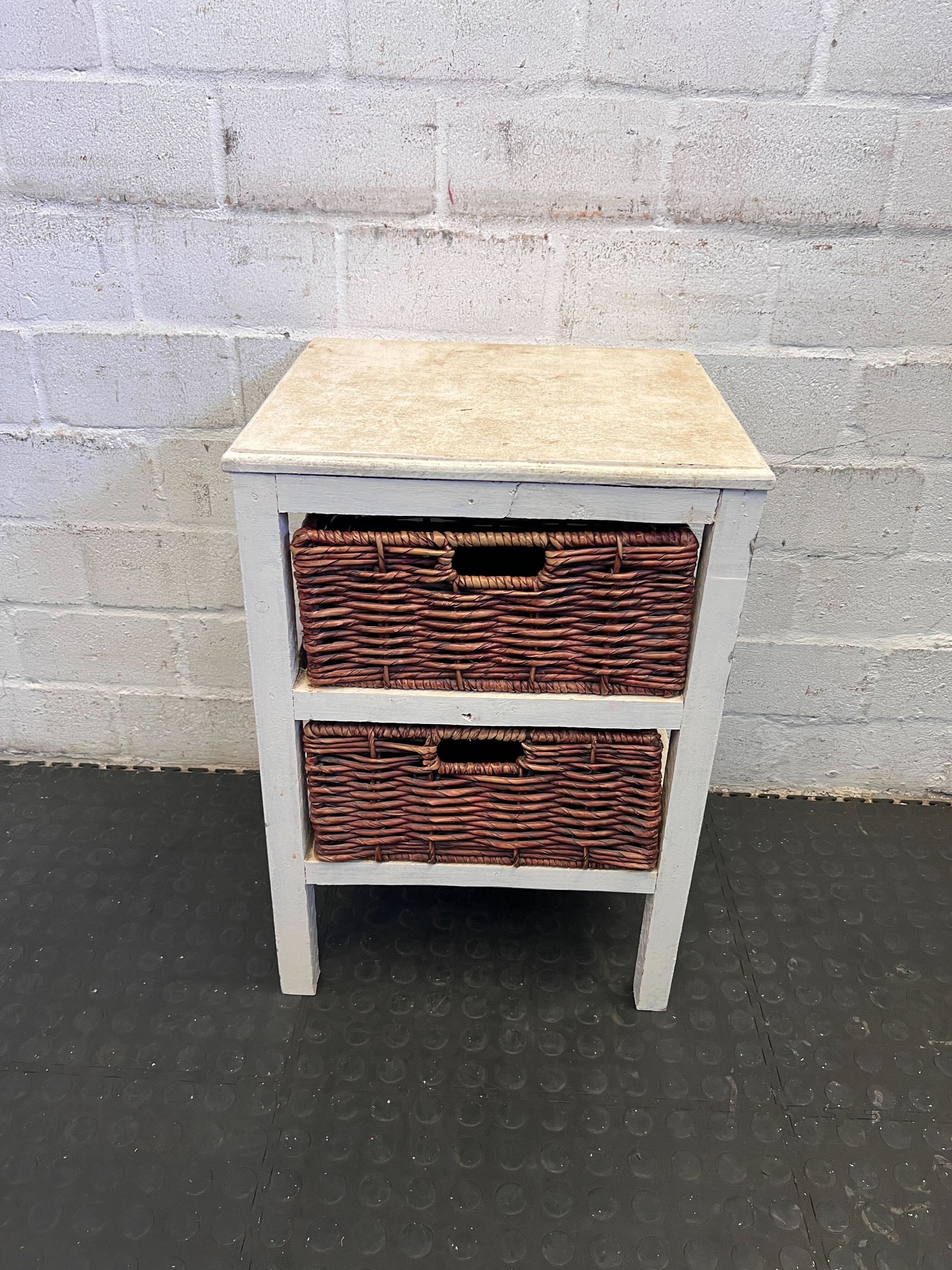Charming White Wooden Side Table with Woven Baskets