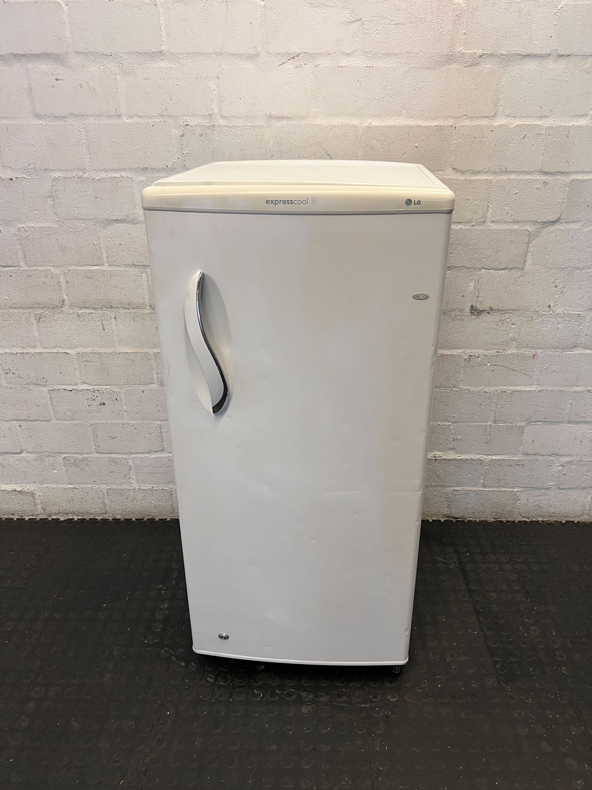 LG ExpressCool Compact Refrigerator - White - 2ndhandwarehouse.com