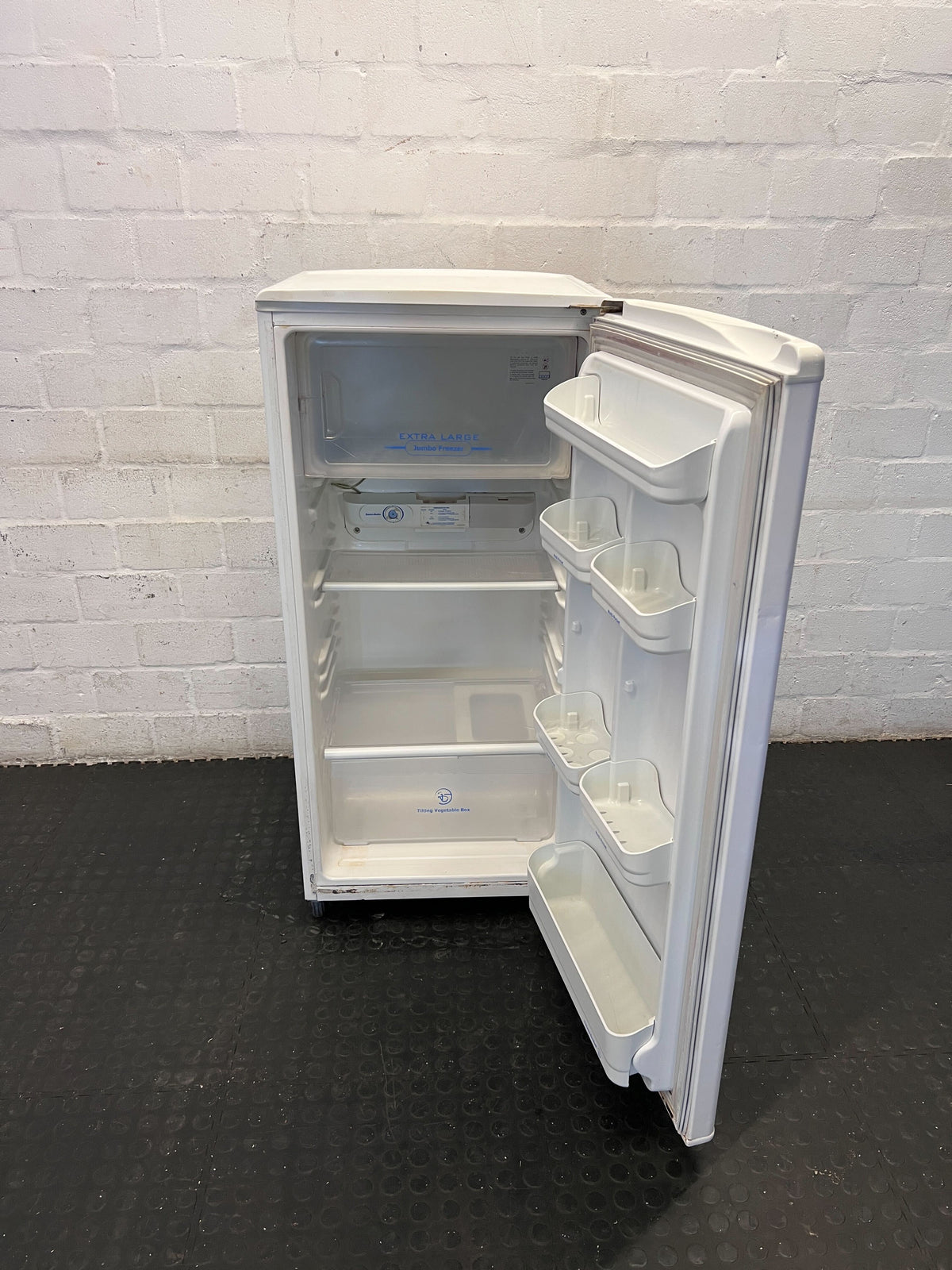 LG ExpressCool Compact Refrigerator - White - 2ndhandwarehouse.com