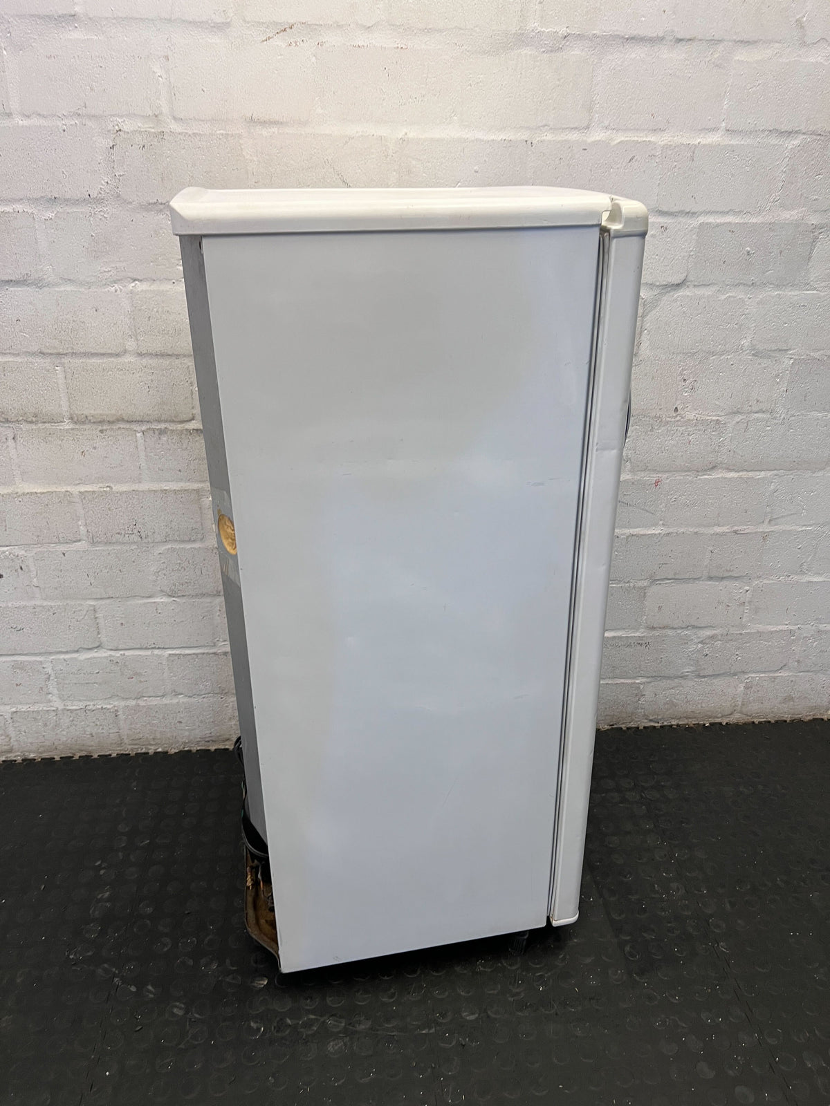LG ExpressCool Compact Refrigerator - White - 2ndhandwarehouse.com