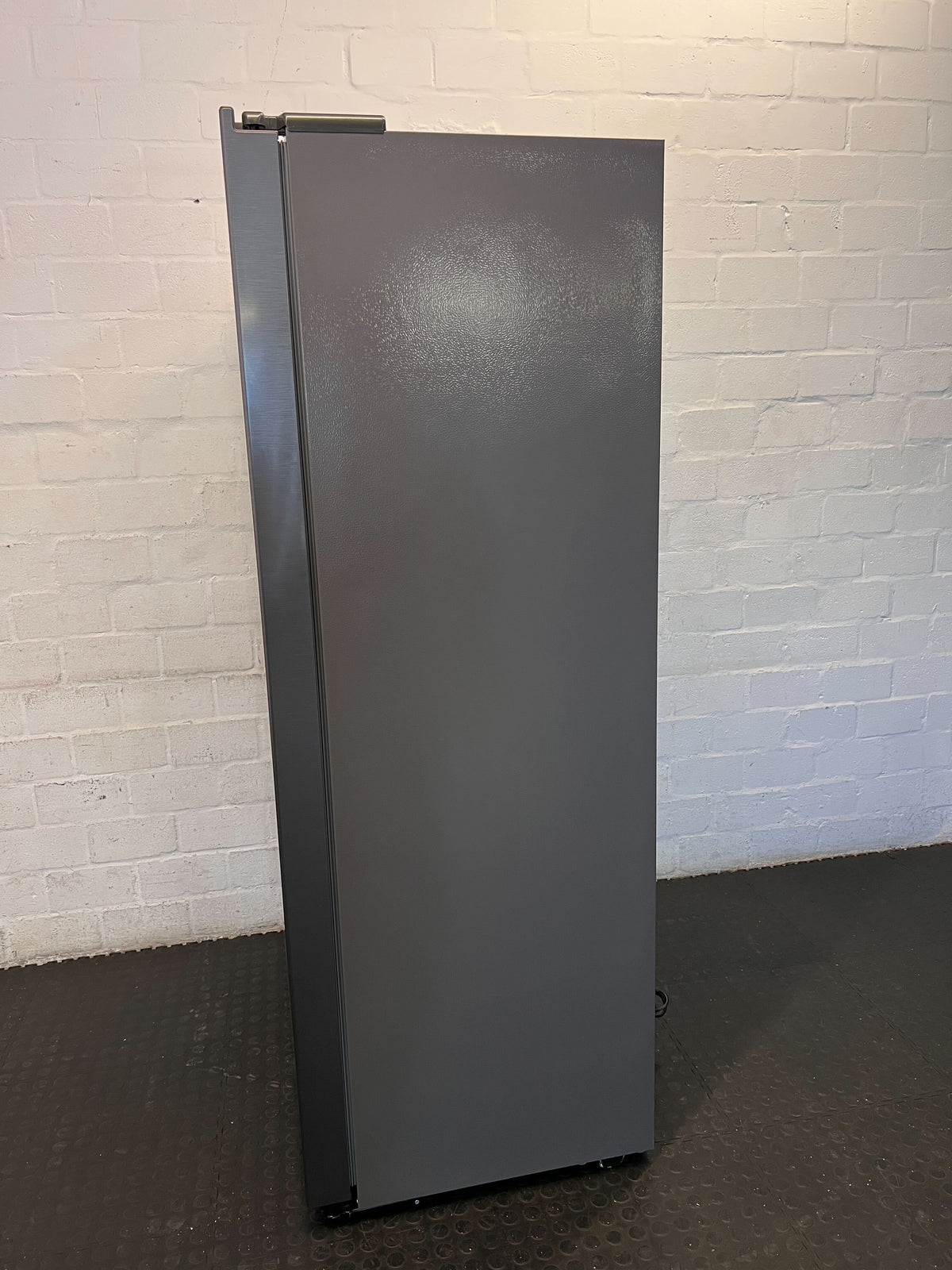 Modern Hisense Side-by-Side Fridge Freezer - Dark Grey Finish - 2ndhandwarehouse.com