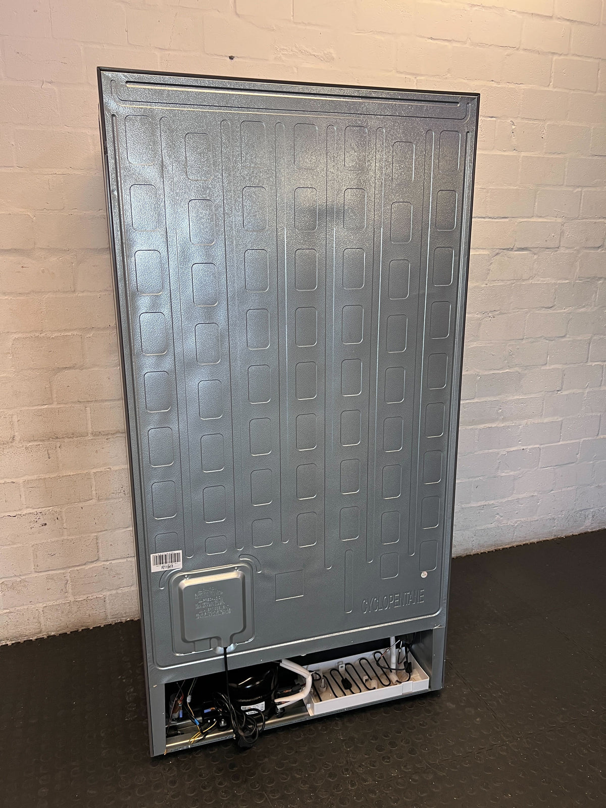 Modern Hisense Side-by-Side Fridge Freezer - Dark Grey Finish - 2ndhandwarehouse.com