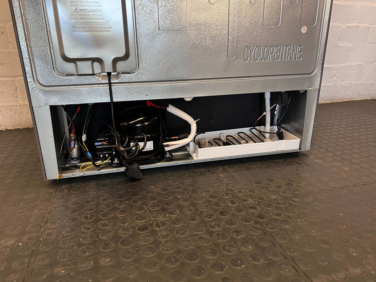 Modern Hisense Side-by-Side Fridge Freezer - Dark Grey Finish - 2ndhandwarehouse.com