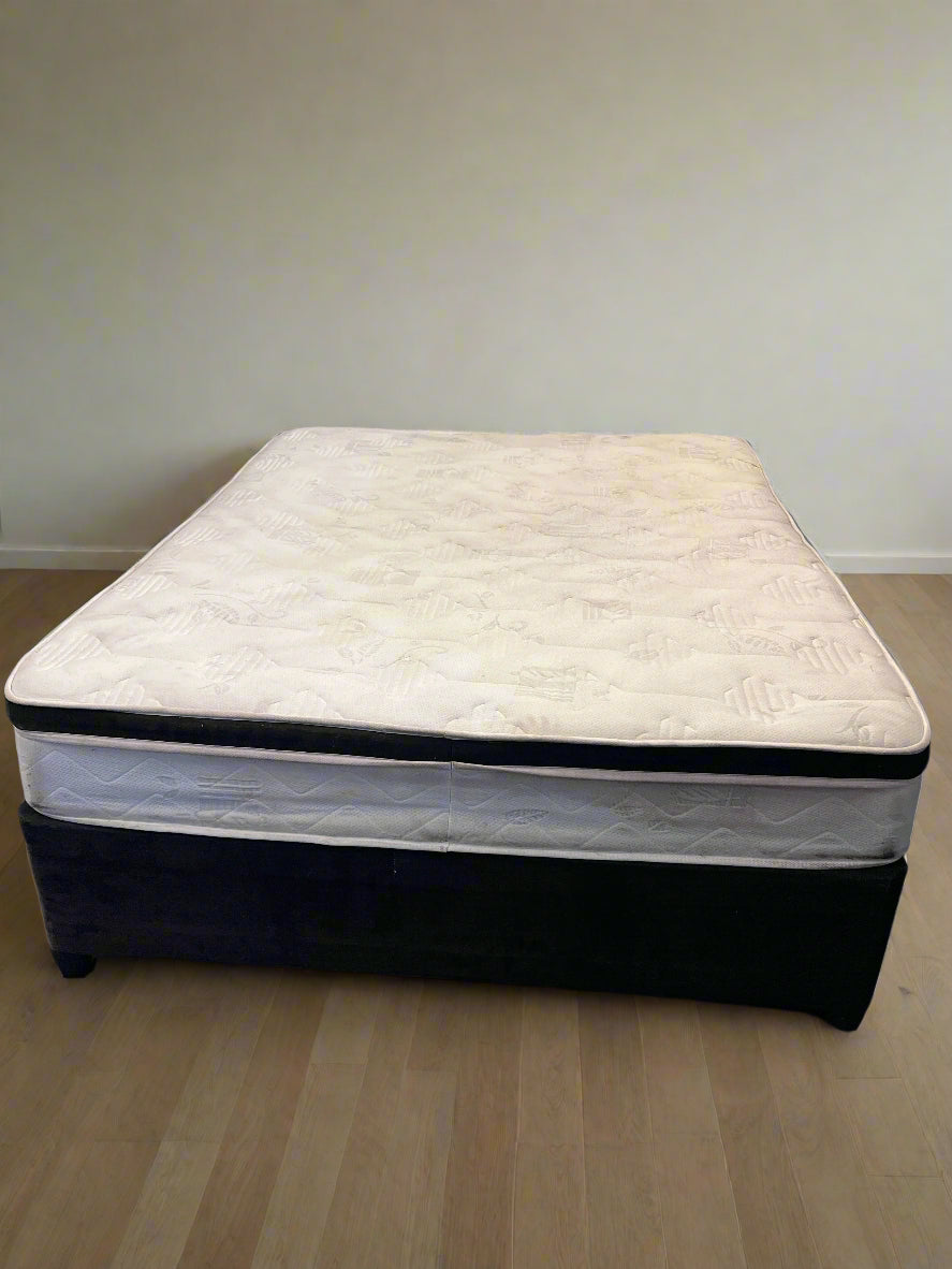 Comfortable Queen-Size Mattress with Plush Fabric Base