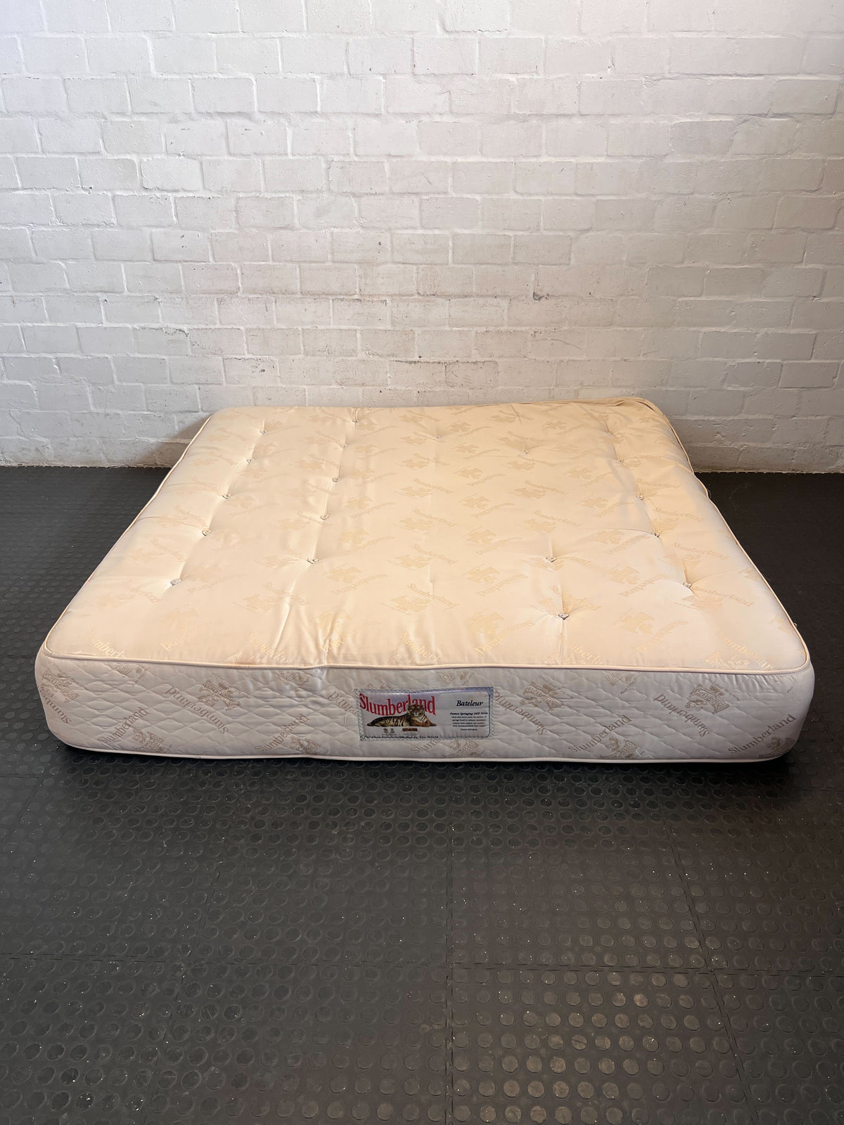Pre-Loved Slumberland King Mattress 187 by 192