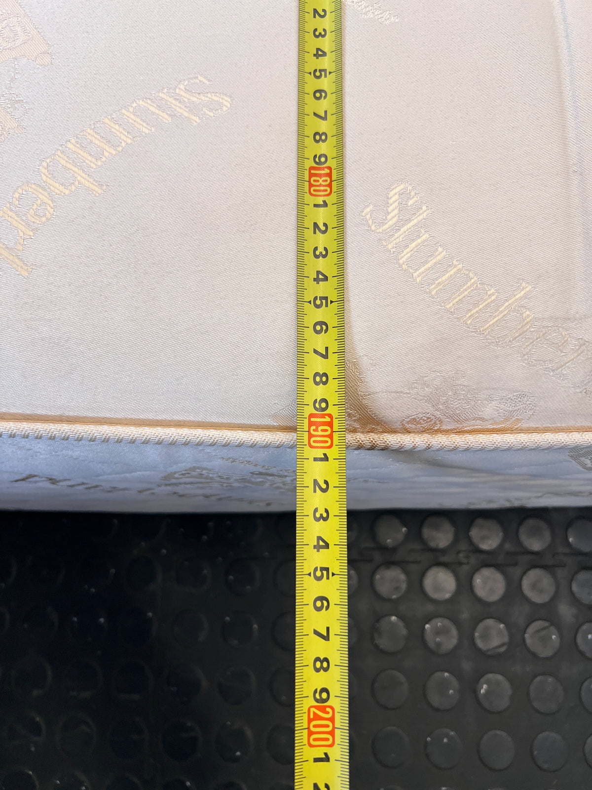 Pre-Loved Slumberland King Mattress 187 by 192