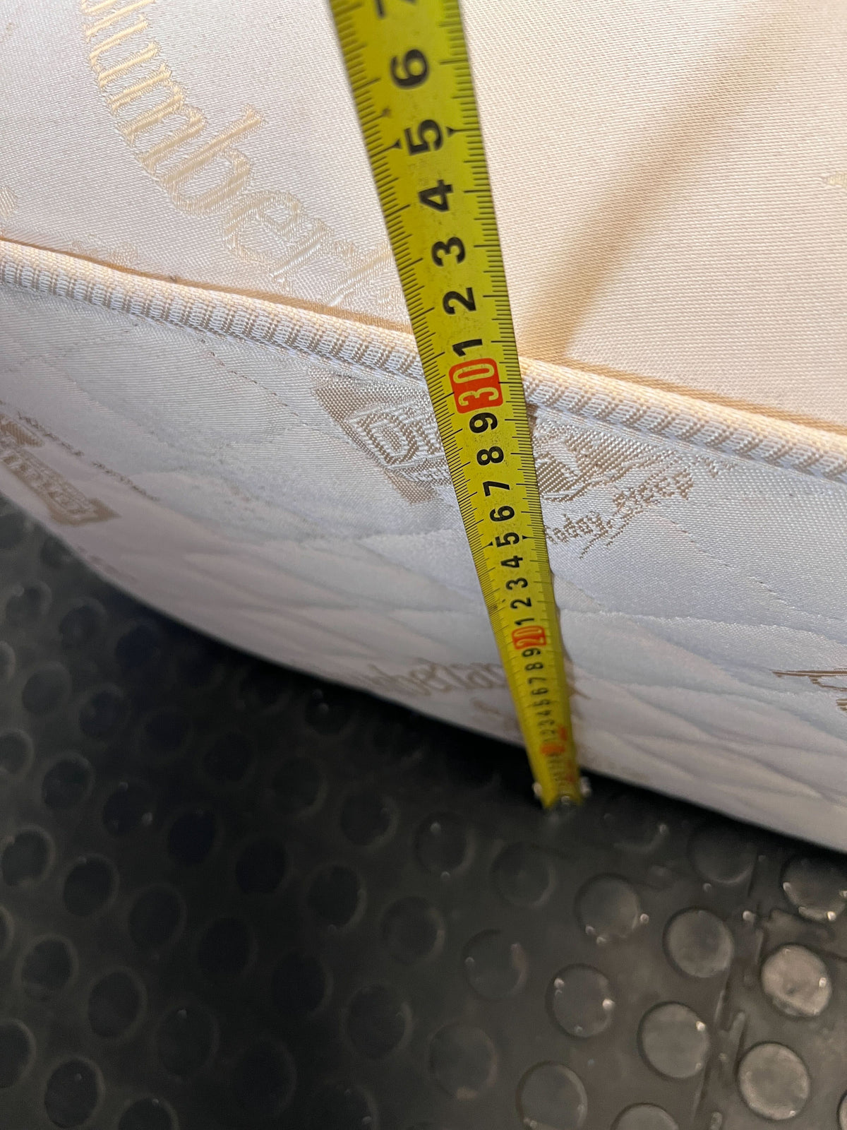 Pre-Loved Slumberland King Mattress 187 by 192